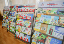 USAID Кыргызстандагы мамлекеттик мектептерге 1,8 млн балдар китептерин берди