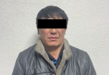 Бишкекте аялдын телефонун күч менен тартып алган УКТ мүчөсү кармалды