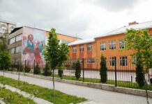 В Бишкеке эвакуировали учеников школы №24 из-за сообщения о бомбе