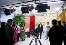 В Оше сотрудников радио и телевидения поздравили с профессиональным праздником