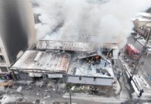 Пожар в пункте замены масла в Бишкеке. Огонь перекинулся на соседний дом