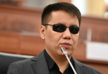 Бекешев предлагает установить время, когда нельзя шуметь. Исключение — новогодняя ночь