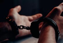 В Подмосковье задержали кыргызстанца, час не выпускавшего девушку из такси