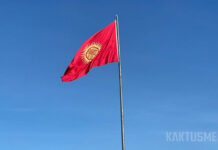 Кто в итоге повесил новый флаг? Ответ мэрии