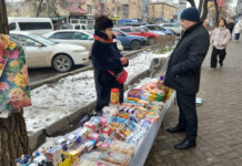 На улицах Бишкека идут рейды по ликвидации стихийной торговли