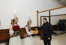 Министр иностранных дел Казахстана прилетел в Бишкек