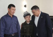 Камчыбек Ташиев помог мальчику сделать операцию в Индии