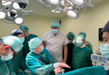 Министр Алымкадыр Бейшеналиев принял участие в операции по трансплантации печени в Турции