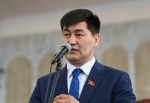 ЦИК намерен рассмотреть мандат Атазова? Он сам не в курсе, общается «о любви и спорте»