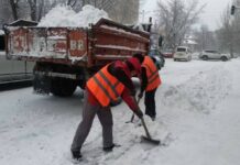 Снегопад в Бишкеке. МП «Тазалык» перешло на усиленный режим работы