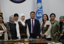 Бишкекте Баатыр энелерге сыйлыктар тапшырылды