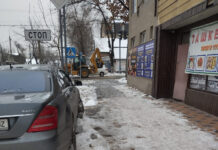 В Бишкеке штрафуют владельцев рынков и кафе за неубранный снег