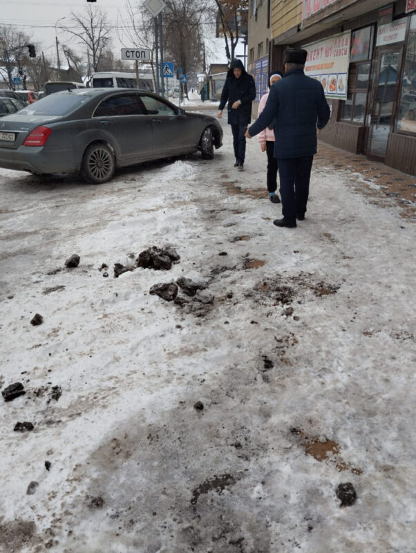 2024 02 20 19 59 10 349982 В Бишкеке штрафуют владельцев рынков и кафе за неубранный снег