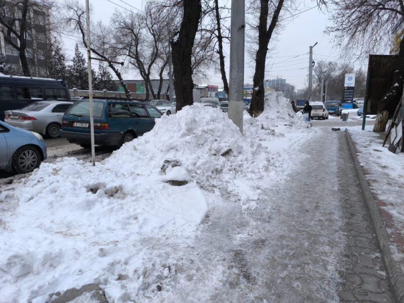 2024 02 20 19 59 13 163472 В Бишкеке штрафуют владельцев рынков и кафе за неубранный снег
