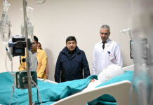 Глава кабмина навестил кыргызстанцев, находящихся на лечении в Турции