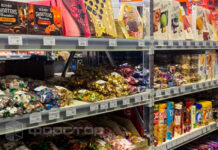 Просрочка и масло с плесенью. Бишкекские магазины оштрафовали за нарушения