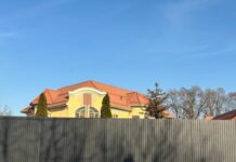 В Оше сотрудники ГКНБ опечатали дом объявленного в розыск Райымбека Матраимова