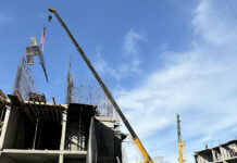 Депутаты ознакомились ходом строительства ипотечных домов в Бишкеке