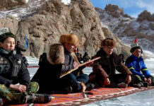 В Ат-Башы прошёл необычный фестиваль на замерзшем озере Кел-Суу — фото