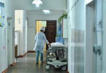 Избитая медсестра Нацгоспиталя госпитализирована в больницу с угрозой выкидыша