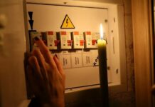 В Бишкеке с 28 марта начнут отключать электричество должникам