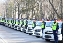 Патрульно-постовой службе ГУВД Бишкека переданы новые автомашины — фото