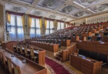 В Жогорку Кенеше заседаний не будет две недели