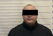 Алдамчылыкка шектелип кармалган Бекзат Өмүрбеков үй камагына чыгарылды