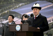 Садыр Жапаров поздравил кыргызстанцев с Днем Ак калпака