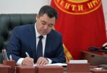 Садыр Жапаров недоволен работой ФОМС. Он подписал указ и поручил кабмину провести реформы