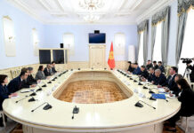 Акылбек Жапаров встретился с делегацией Всемирного банка