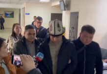 Задержанного акына Аската Жетигена отпустили из-под стражи