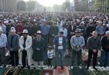 В Бишкеке отменили Айт намаз на Старой площади, в этом году молитву прочтут в мечетях страны