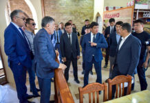 Бишкек мэри “Мадина” базарындагы объекттерди бузуу процессин текшерди