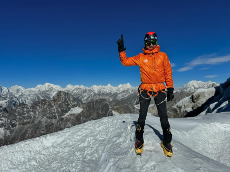 2024 04 22 04 06 16 706357 Кыргызстандык альпинисттер Гималайдагы Лобуче чокусуна чыгышты 