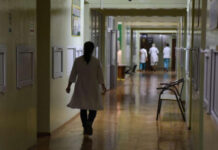 Смерть четырехмесячного ребенка. Задержана акушер — ее подозревают в продаже младенца