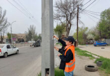 С улиц Бишкека снимают частные объявления