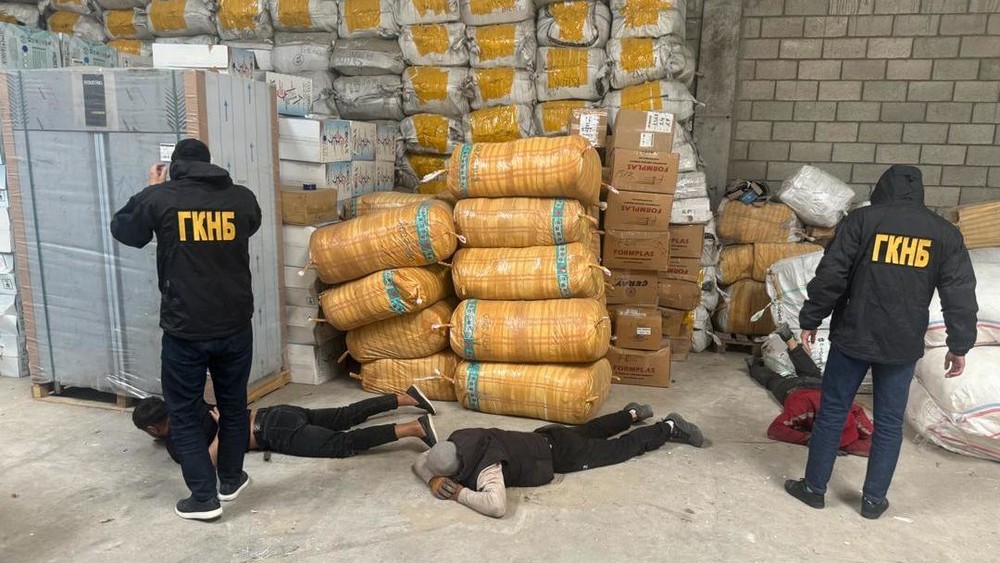 2572631.7b4cf8a2879d713be68c92d928c2028b В Бишкеке выявили склад, где хранились 350 кг наркотических и психотропных веществ, - ГКНБ