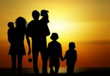 Семьи, в которых есть четверо и более детей, предлагают признать многодетными