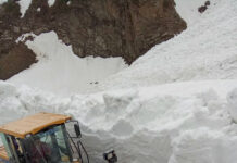 На перевале Кара-Буура сошла снежная лавина