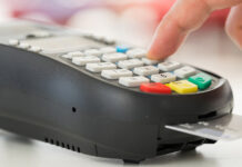 Депутат Жогорку Кенеша призвал отказаться от наличных денег