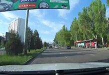 В Бишкеке машина на большой скорости спровоцировала массовое ДТП (видео)