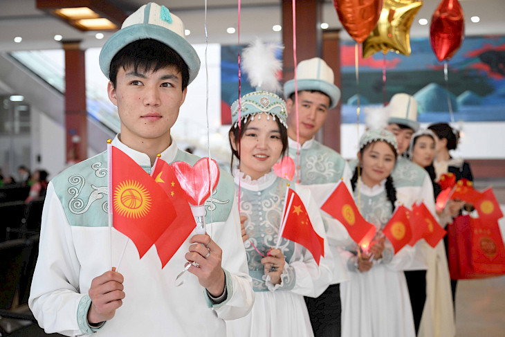 662b5ddd9c0f4 В Бишкеке торжественно встретили детей, перенесших операции на сердце в Китае 