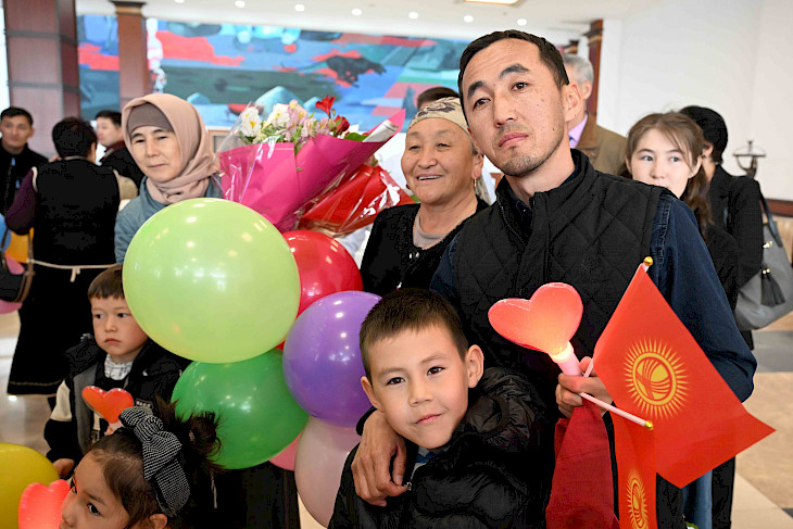 В Бишкеке торжественно встретили детей, перенесших операции на сердце в Китае 