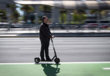 За ДТП и наезд на пешеходов самокатчиков будут штрафовать