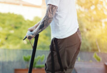 Самокатчиков хотят штрафовать за ДТП и наезд на пешеходов