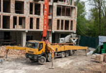 Грязные колеса спецтехники. В Бишкеке приостановили работы на объектах пяти стройкомпаний