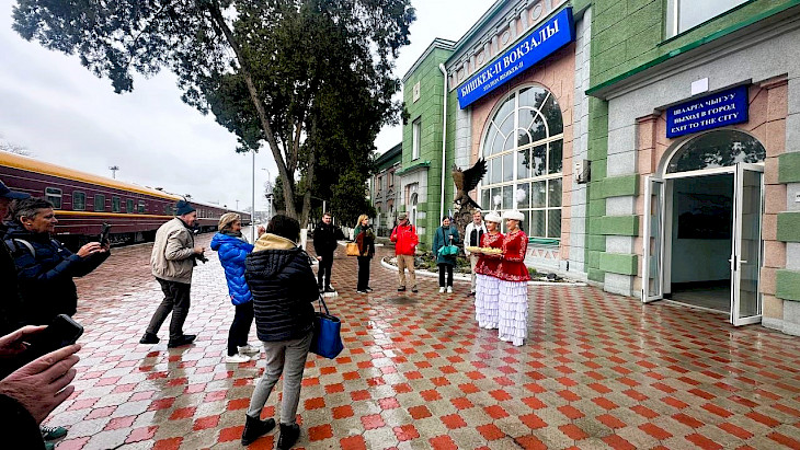 В Бишкек прибыл туристический поезд — первый в 2024 году 