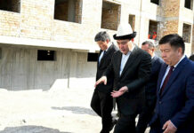 Садыр Жапаров ознакомился с ходом строительства многоквартирных ипотечных домов в Джалал-Абаде