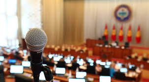 microphone В закон о нотариате внесли изменения. Жогорку Кенеш одобрил поправки
